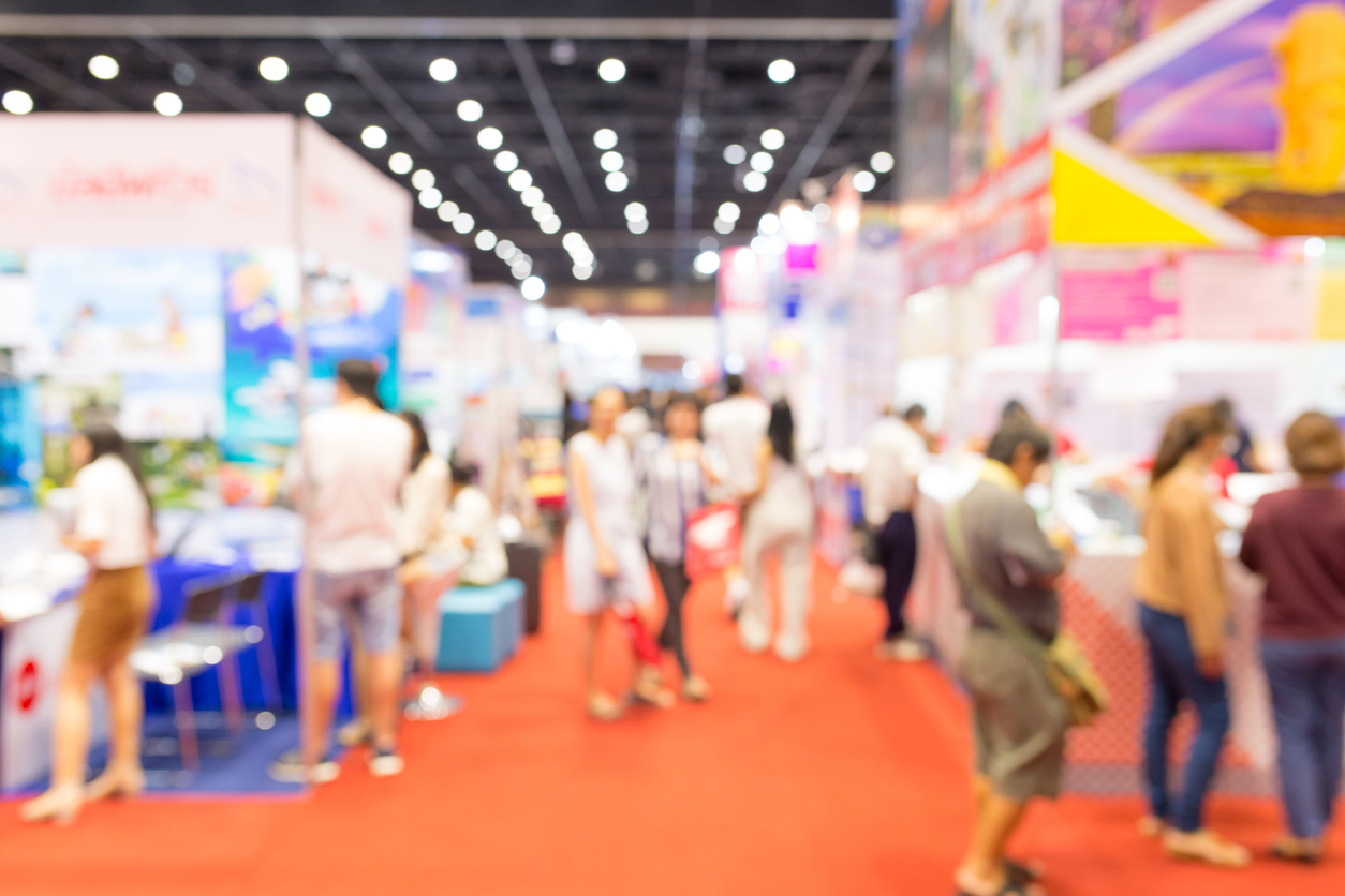 Telescopic vs Large Promotional Umbrellas for Trade Shows and Events in Canada